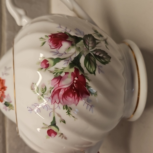 Teapot, Vintage, Roses - Picture 3 of 8